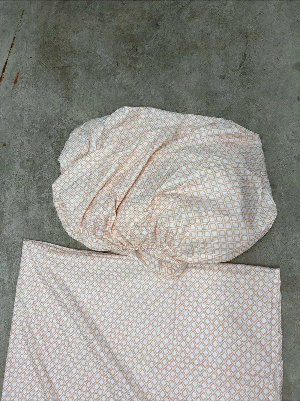 Twin Sheet Set 2-Piece White/Peach Geometric Rectangular Bedroom Bedding